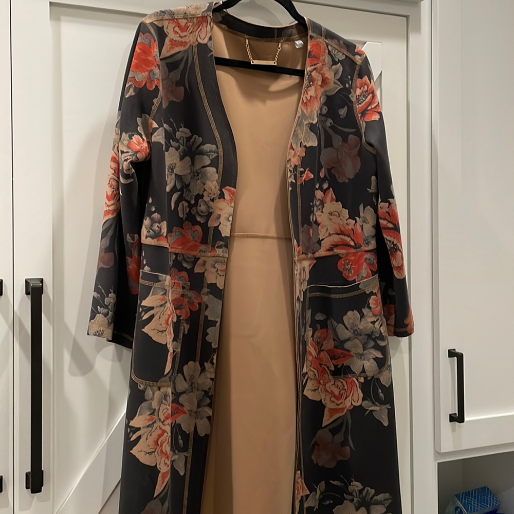 T Tahari Black/Floral Open Spring Duster